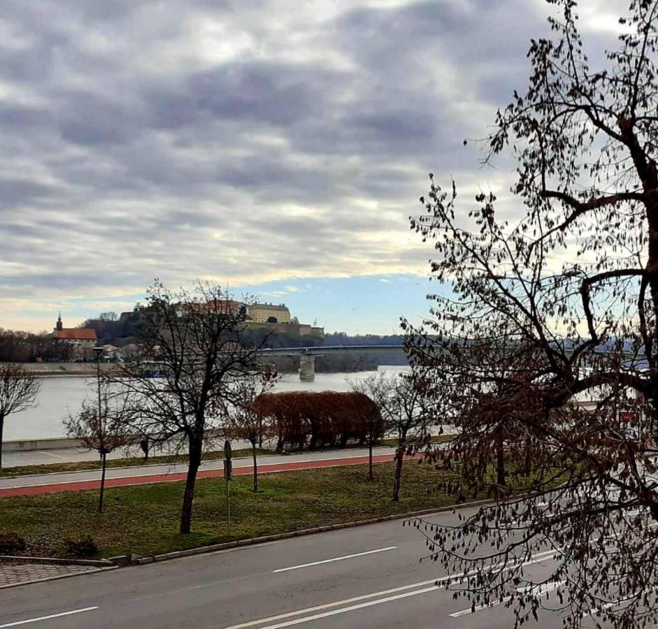 Apartman Danube Novi Sad Bagian luar foto